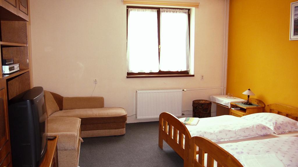 Penzion Tatry Poprad Zimmer foto
